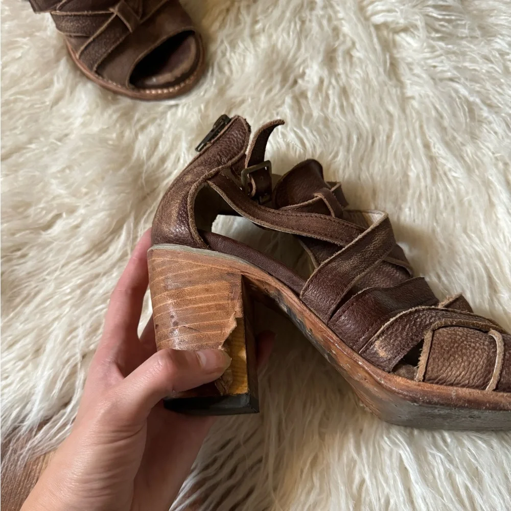 Freebird Claw Strappy Leather Heeled Sandals Brown - Picture 3 of 9